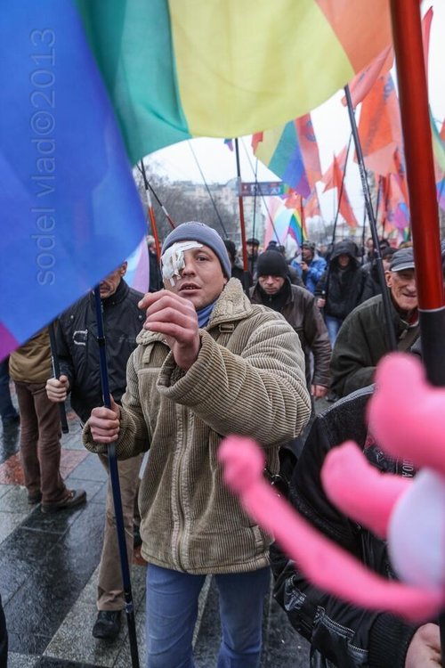 Smiešnosmutné (tragikomické) prízraky hrdo pochodujú Kievom