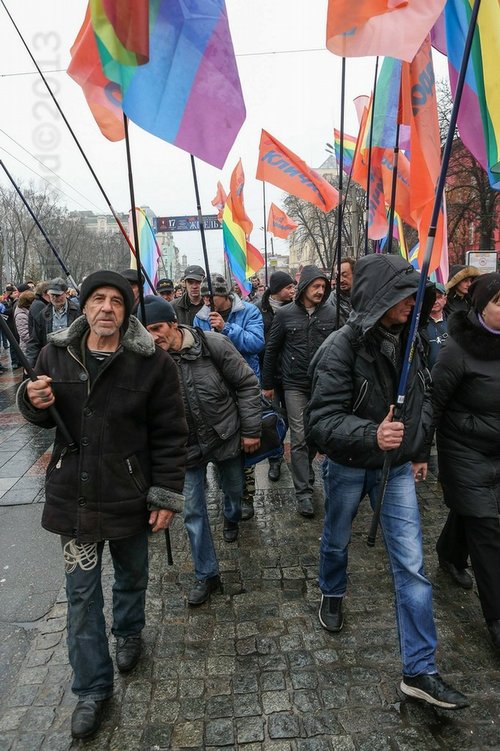 Smiešnosmutné (tragikomické) prízraky hrdo pochodujú Kievom